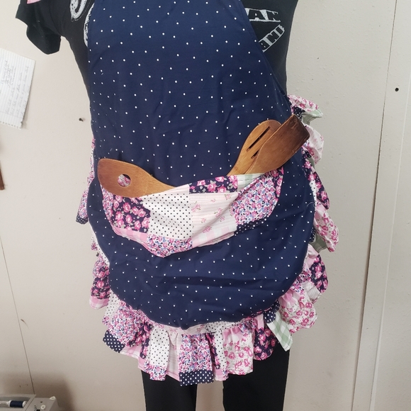 Quilted Ruffle Handmade Kitchen Apron - Picture 6 of 12